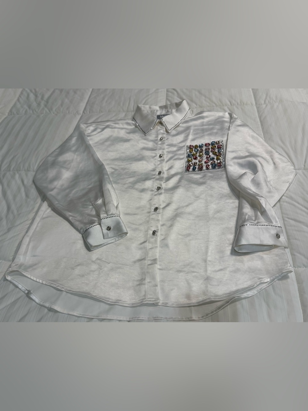 Blue b. Boutique Jeweled White Button Down Women’s Size Medium NWT